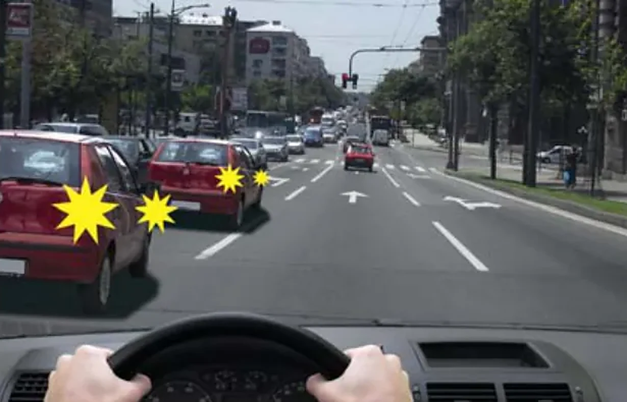 У ситуацији приказаној на слици: