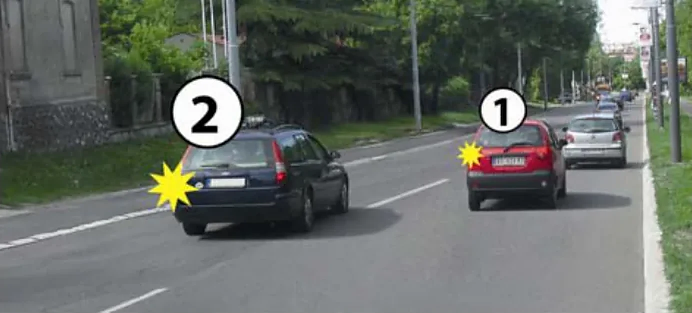 У ситуацији приказаној на слици возачу возила означеног бројем 1: