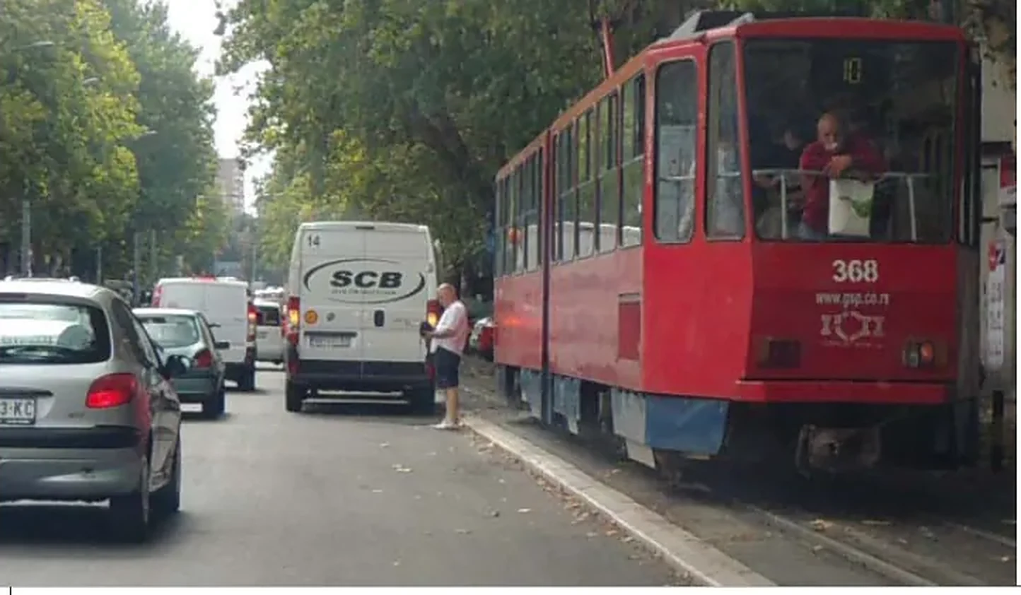 У ситуацији приказаној на слици паркирање: