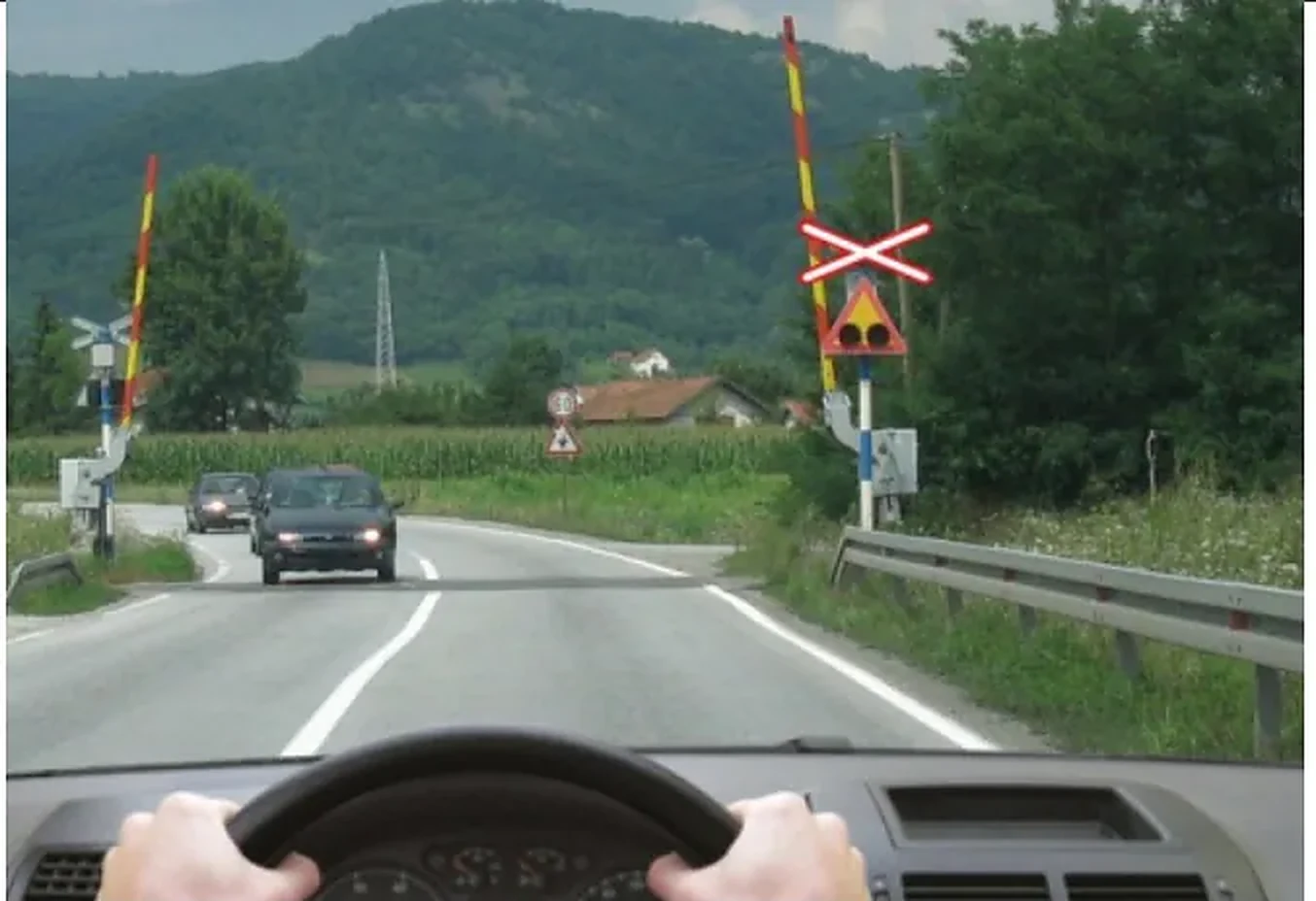 У ситуацији приказаној на слици дужни сте да: