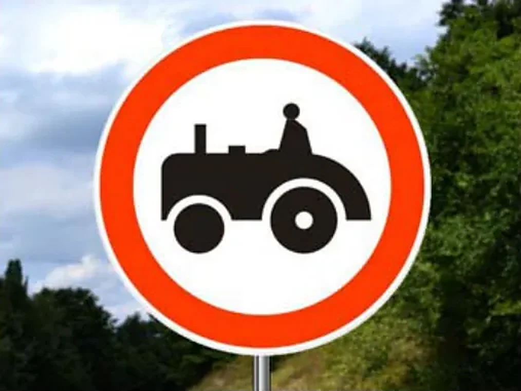 Saobraćajni znak prikazan na slici označava: