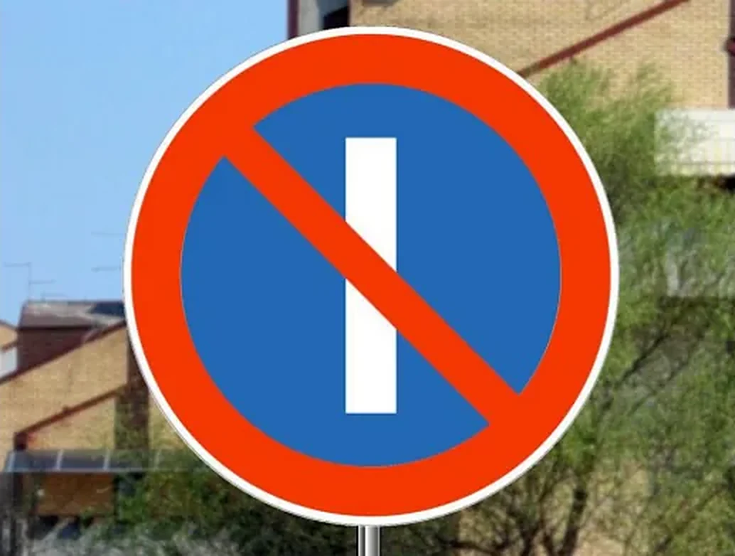 Saobraćajni znak prikazan na slici označava: