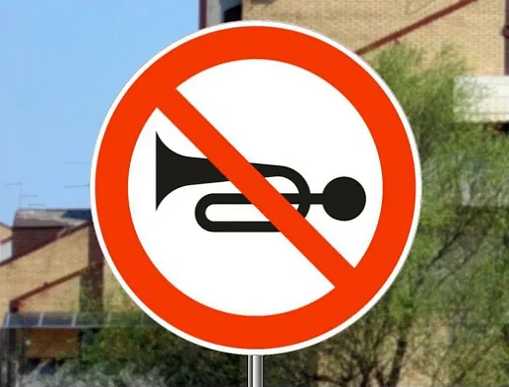 Saobraćajni znak prikazan na slici označava: