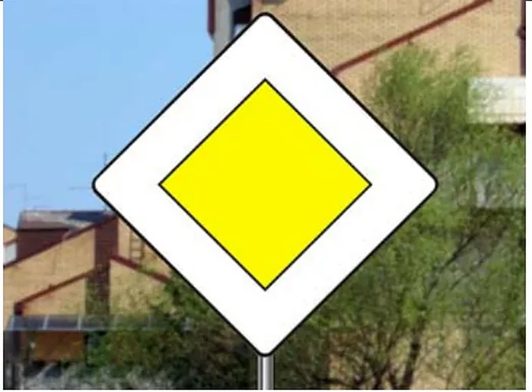 Saobraćajni znak prikazan na slici označava: