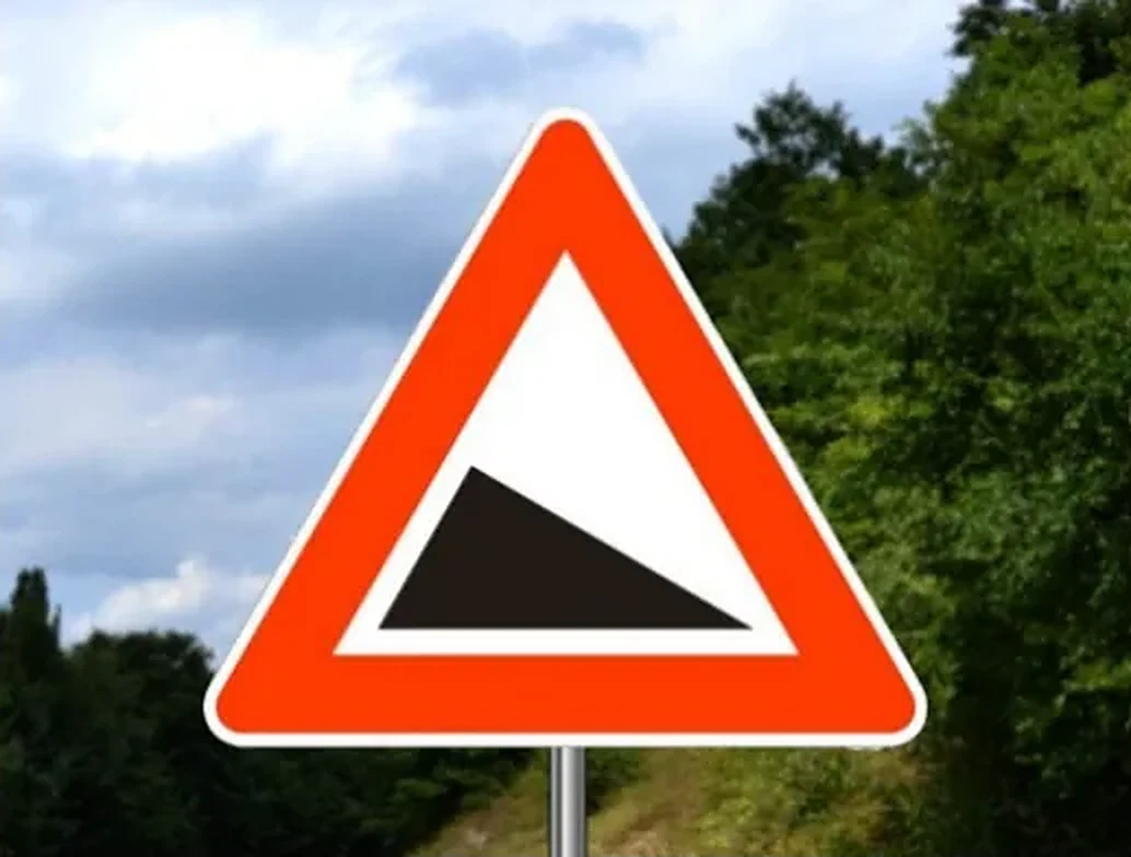 Saobraćajni znak prikazan na slici označava: