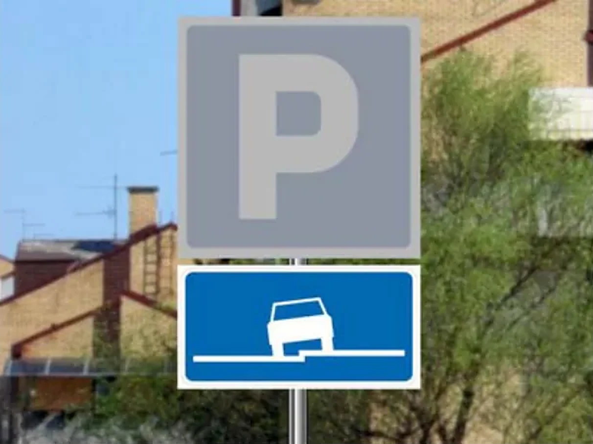 Dopunska tabla prikazana na slici, postavljena uz saobraćajni znak „Parkiralište”, označava: