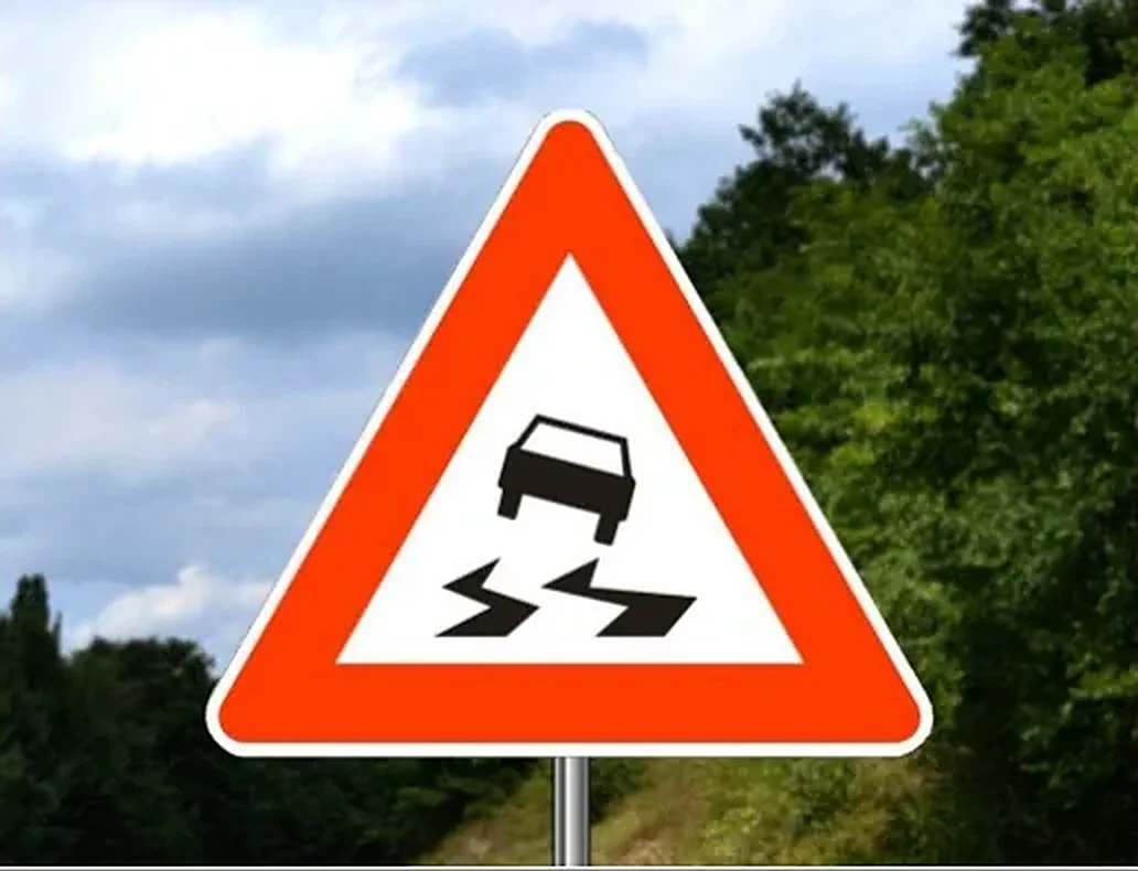 Saobraćajni znak prikazan na slici označava: