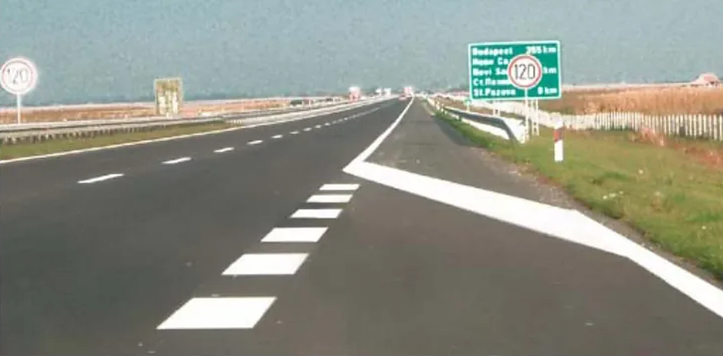 Poprečna oznaka na kolovozu prikazana na slici („Kosnik“) označava: