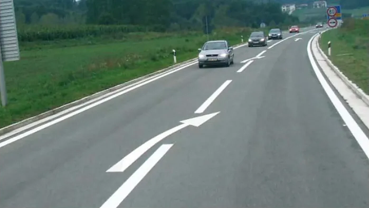 Oznaka prikazana na slici („Strelica“) služi za: