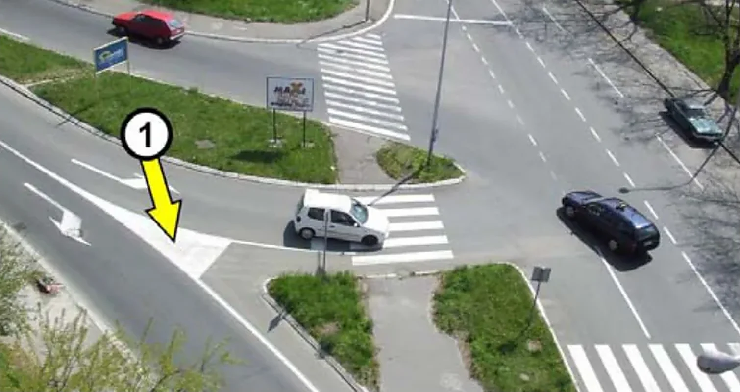 Oznaka prikazana na slici, sa br. 1 („Polja za usmeravanje saobraćaja“) označava: