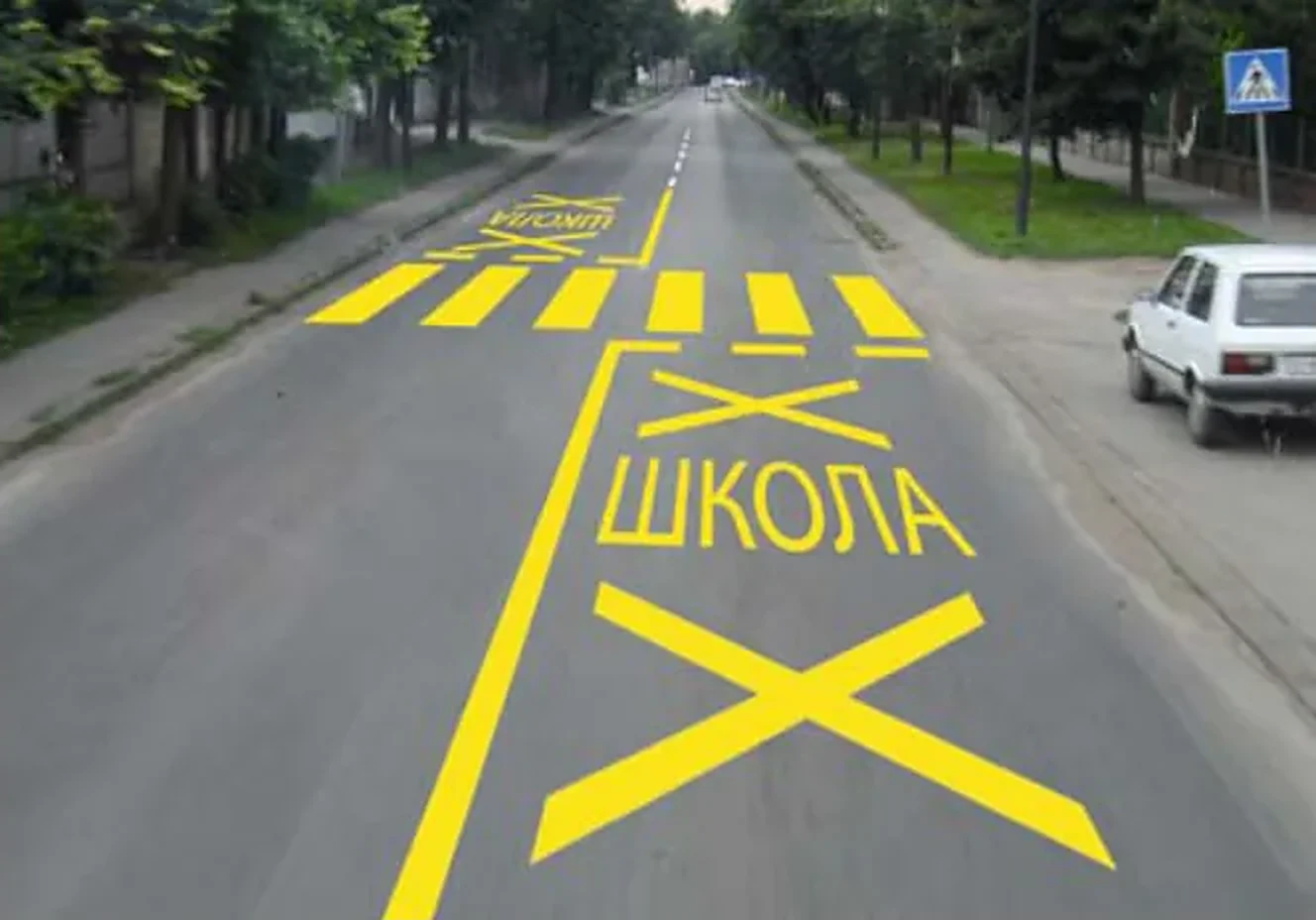 Oznaka na kolovozu prikazana na slici označava:
