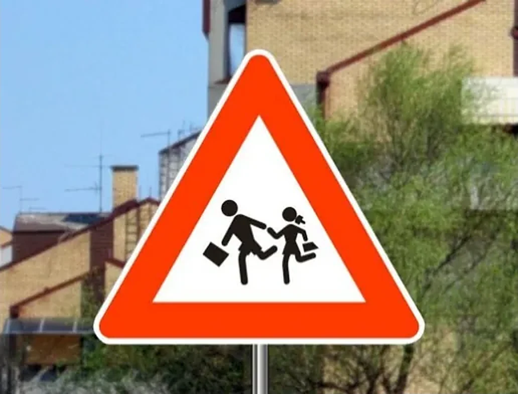 Saobraćajni znak prikazan na slici označava: