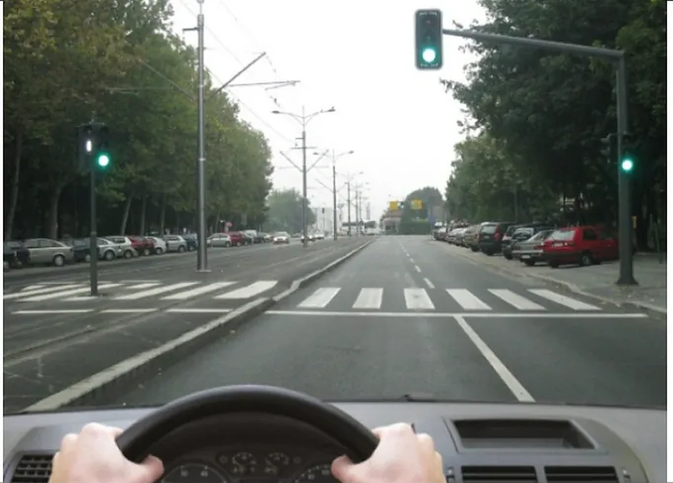 U situaciji prikazanoj na slici: