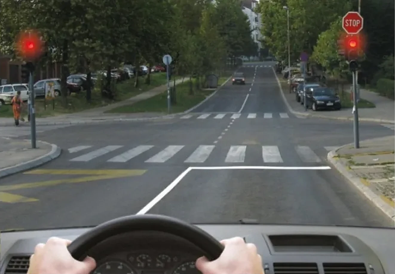 U situaciji prikazanoj na slici: