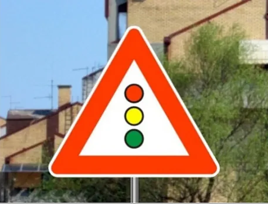 Saobraćajni znak prikazan na slici označava: