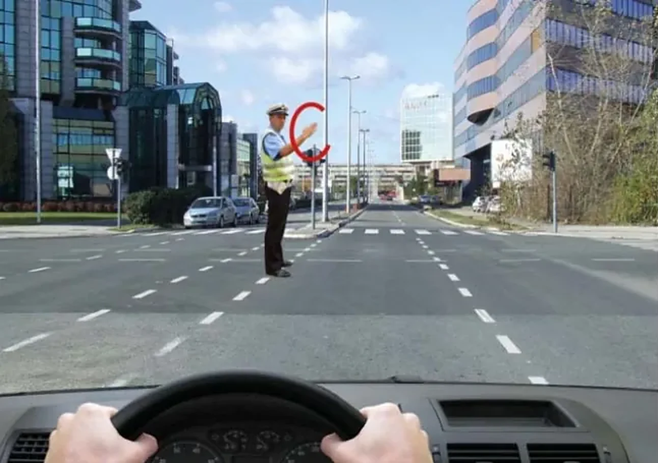 U situaciji prikazanoj na slici dužni ste da: