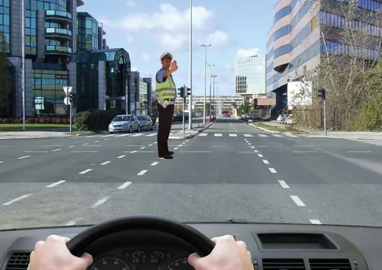 U situaciji prikazanoj na slici dužni ste da:
