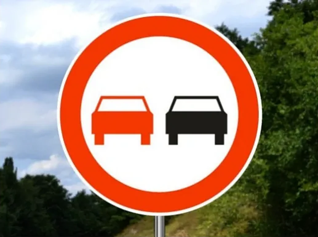 Saobraćajni znak prikazan na slici označava: