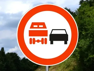 put, odnosno deo puta na kome je zabranjeno da teretna vozila čija najveća dozvoljena masa prelazi 3,5 t pretiču druga motorna vozila osim motocikla bez prikolice, mopeda, lake tricikle i lake četvorocikle