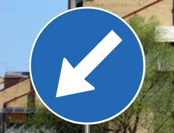 kolovoz odnosno deo kolovoza kojim se vozila moraju kretati prilikom obilaženja pešačkih ostrva, ostrva za usmeravanje saobraćaja i drugih objekata na kolovozu