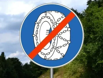 mesto na putu odakle prestaje da važi obaveza nošenja lanaca za sneg koja je pre tog mesta uspostavljena odgovarajućim saobraćajnim znakom postavljenim na tom putu