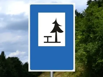 blizinu mesta ili mesto na kome se nalazi teren uređen za izletnike