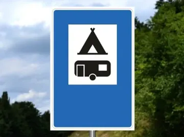 blizinu terena ili teren za kampovanje pod šatorima i u prikolicama