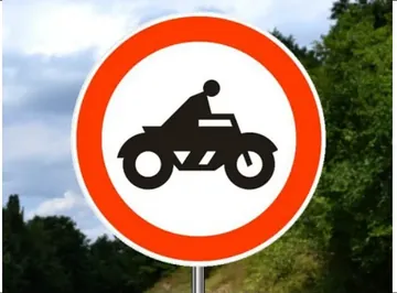 put odnosno deo puta na kome je zabranjen saobraćaj za motocikle, teške tricikle i teške četvorocikle